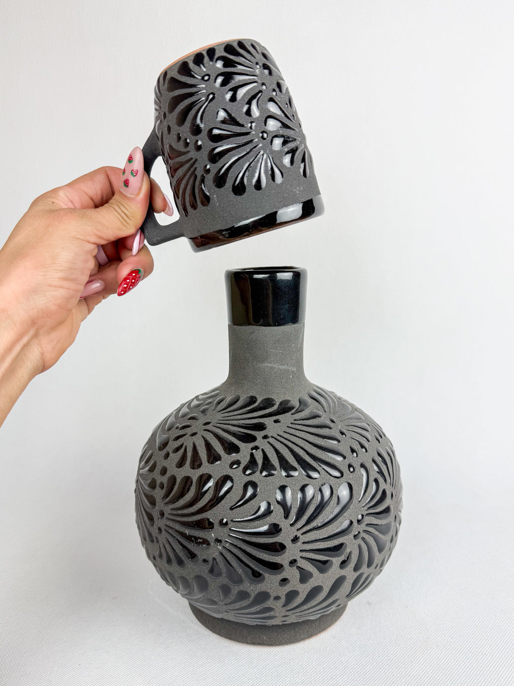 Mexican Black Talavera Style Water Bottle - Botellon Engobe Negro