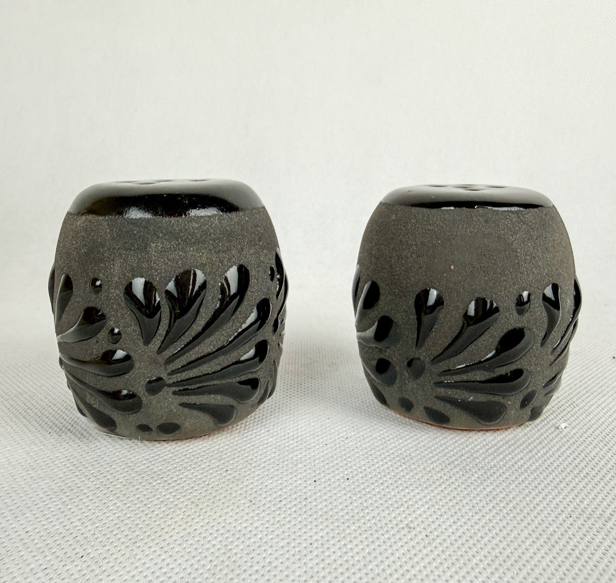 Talavera Style Black Salt Pepper Shaker- Salero Engobe Negro