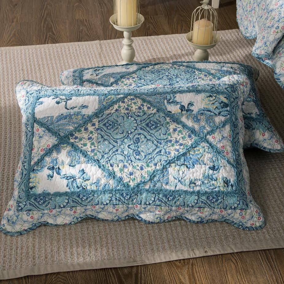 White & Blue Floral Patchwork Quilt Set — Vintage Cottage Bedroom Decor, Scalloped Cotton Bedspread