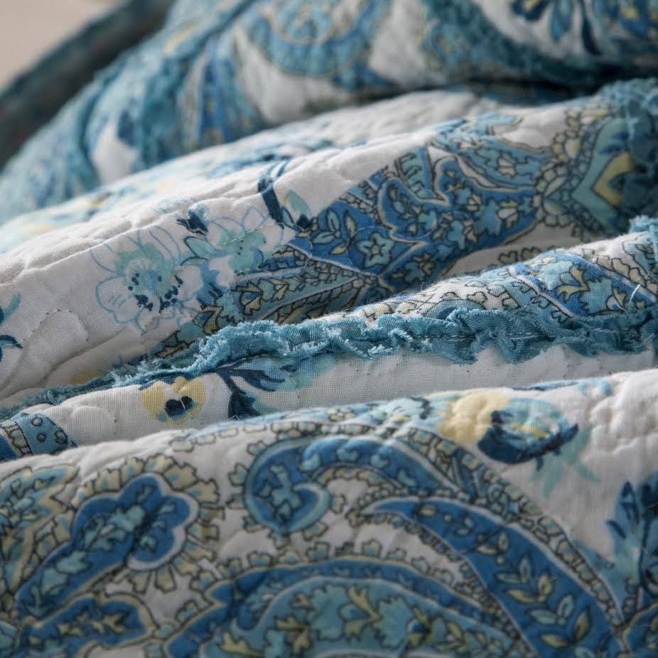 White & Blue Floral Patchwork Quilt Set — Vintage Cottage Bedroom Decor, Scalloped Cotton Bedspread